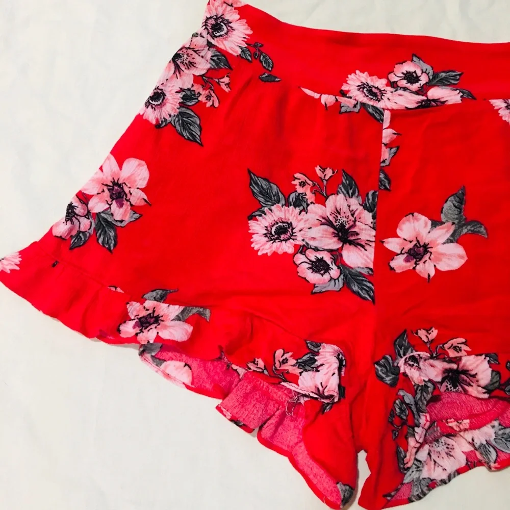 NWT Xhilaration Small Red Floral Shorts 100% Cotton with Flare Front Flat Waist